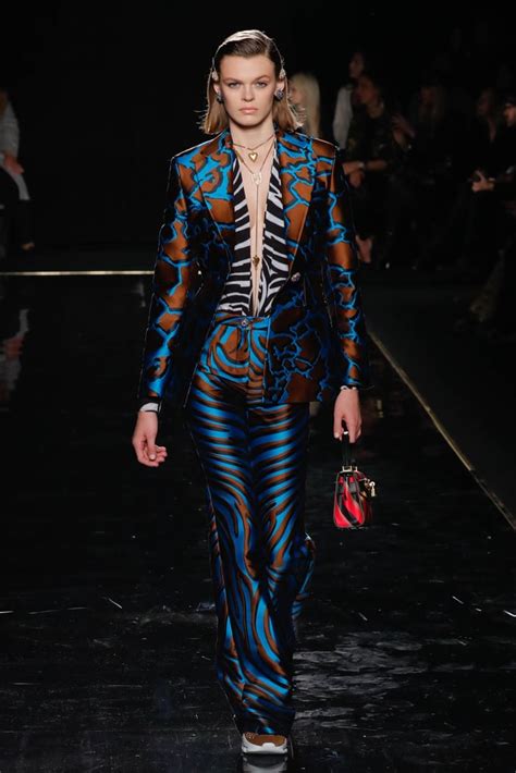 saldi versace 2019|versace bronze columns.